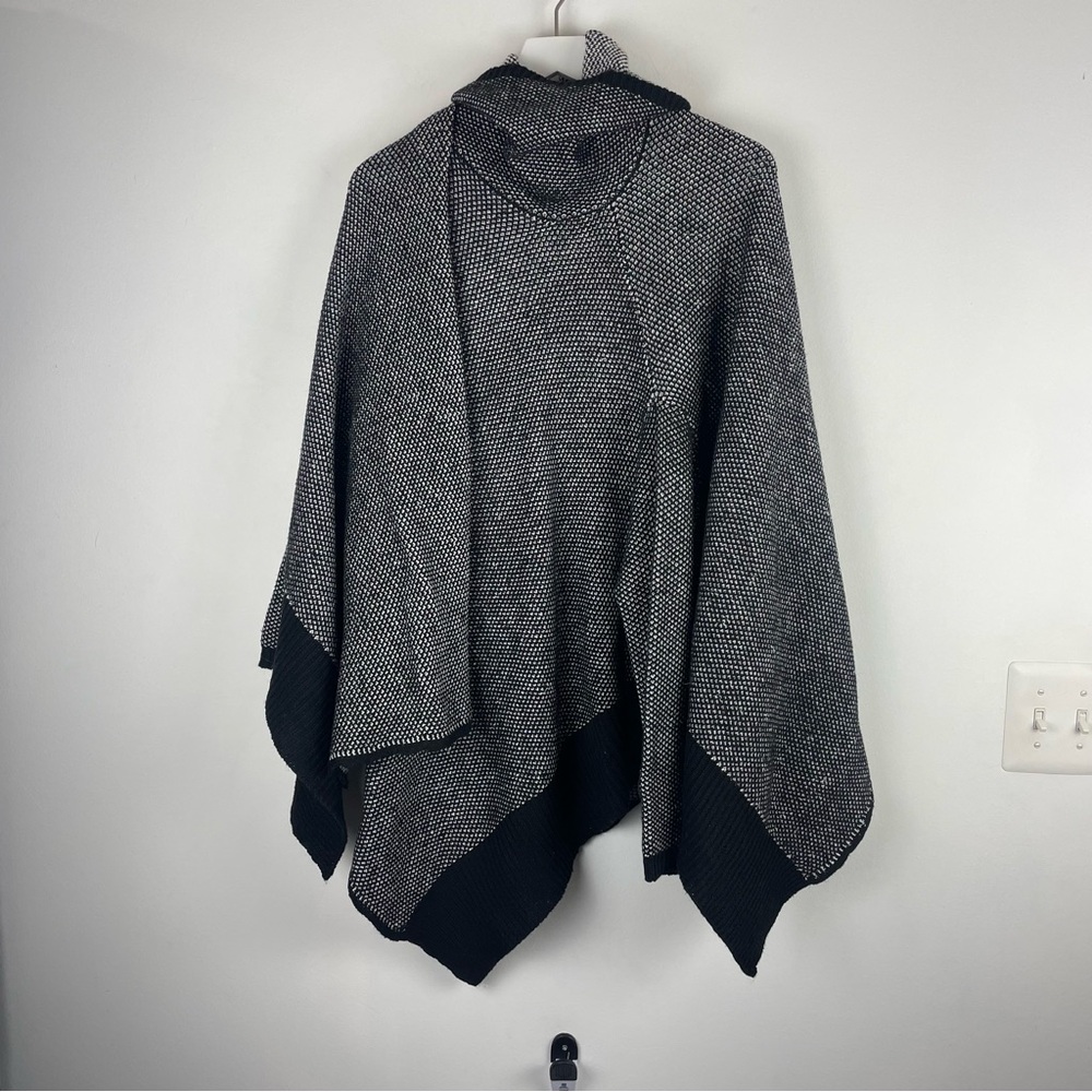 RD style tessi poncho pullover size Small NEW